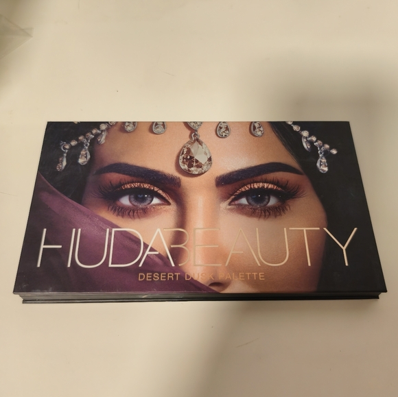 HUDA BEAUTY Other - Huda Beauty Desert Dusk Eyeshadow Palette
